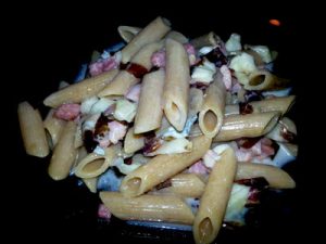Penne integrali con pancetta, gorgonzola e radicchio